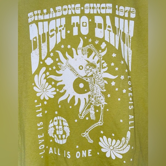 2 Billabong short sleeve tees (M) - Picture 10 of 16